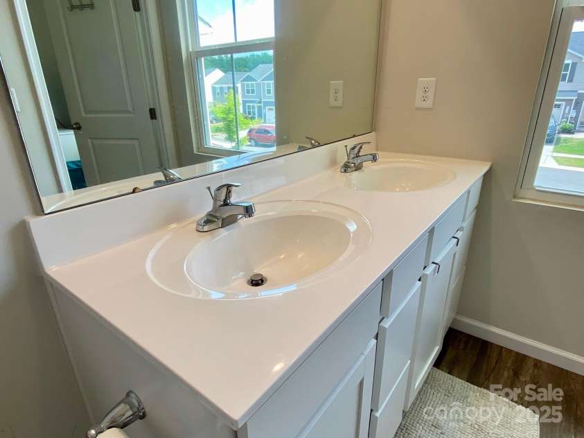3113 Bouquet Street, Charlotte, NC 28215.  MLS# CAR4261587, YatesRealty ID 16926. Primary Bathroom