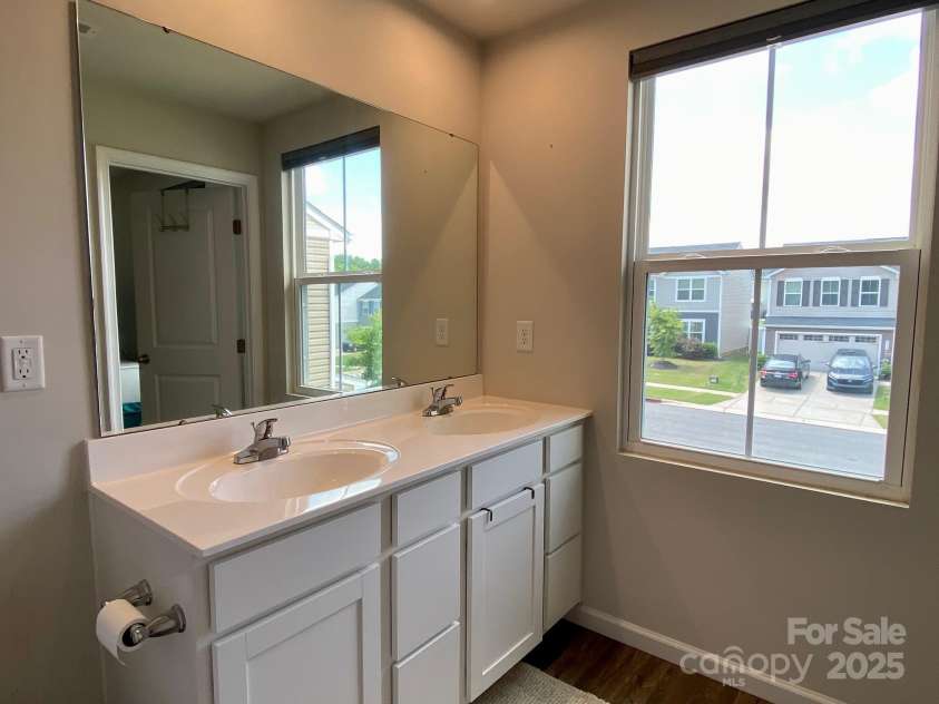 3113 Bouquet Street, Charlotte, NC 28215.  MLS# CAR4261587, YatesRealty ID 16926. Primary Bathroom