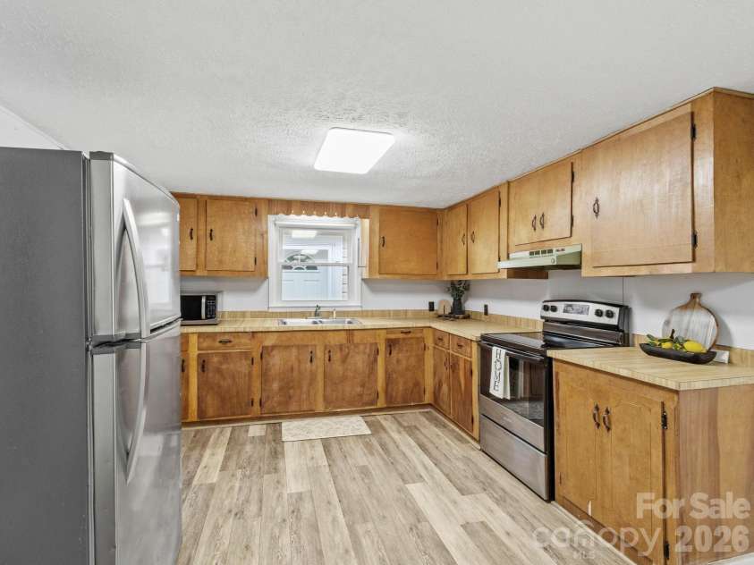 16180 US Hwy 19W Highway, Green Mountain, NC 28740.  MLS# CAR4344008, YatesRealty ID 16927. Kitchen
