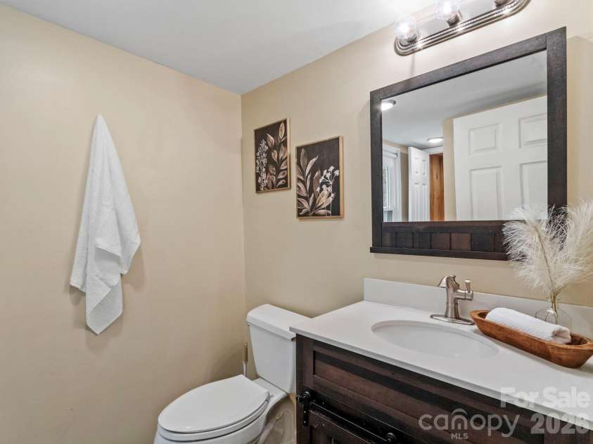 16180 US Hwy 19W Highway, Green Mountain, NC 28740.  MLS# CAR4344008, YatesRealty ID 16927. Master Bath