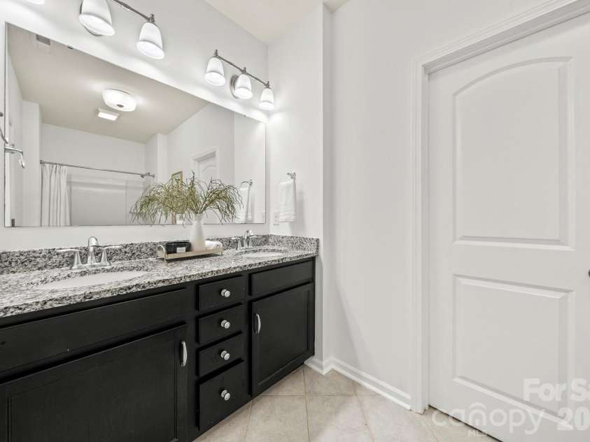 9409 Tradewinds Court, Lancaster, SC 29720.  MLS# CAR4333162, YatesRealty ID 16929. Primary Bath