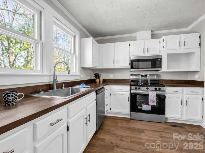 198 Grayson Bostic Road, Forest City, NC 28043.  MLS# CAR4360050, YatesRealty ID 16930. Kitchen