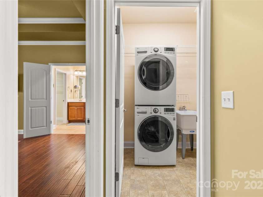 7208 Ogden Place, Denver, NC 28037.  MLS# CAR4318593, YatesRealty ID 16931. Laundry Room