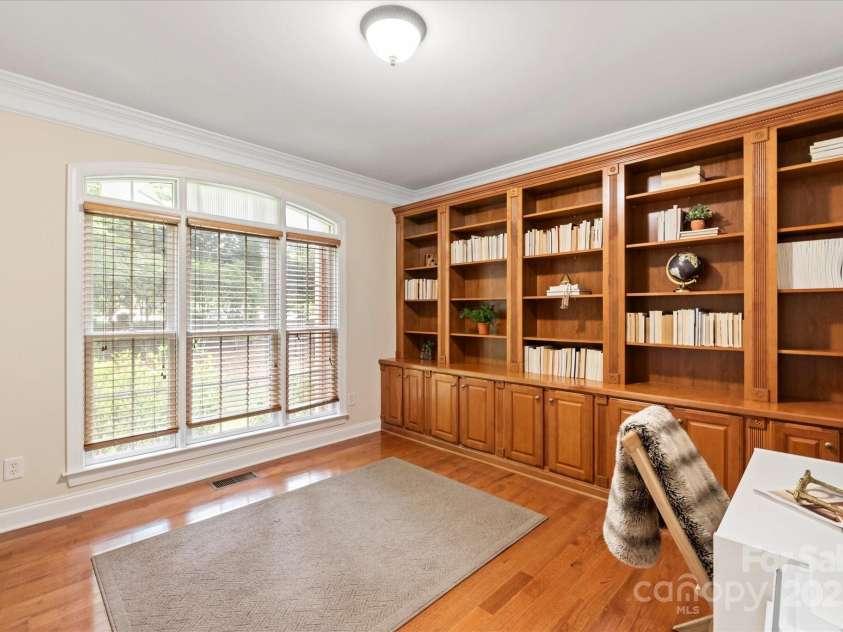 8719 Fairview Road, Charlotte, NC 28226.  MLS# CAR4237074, YatesRealty ID 16932. 