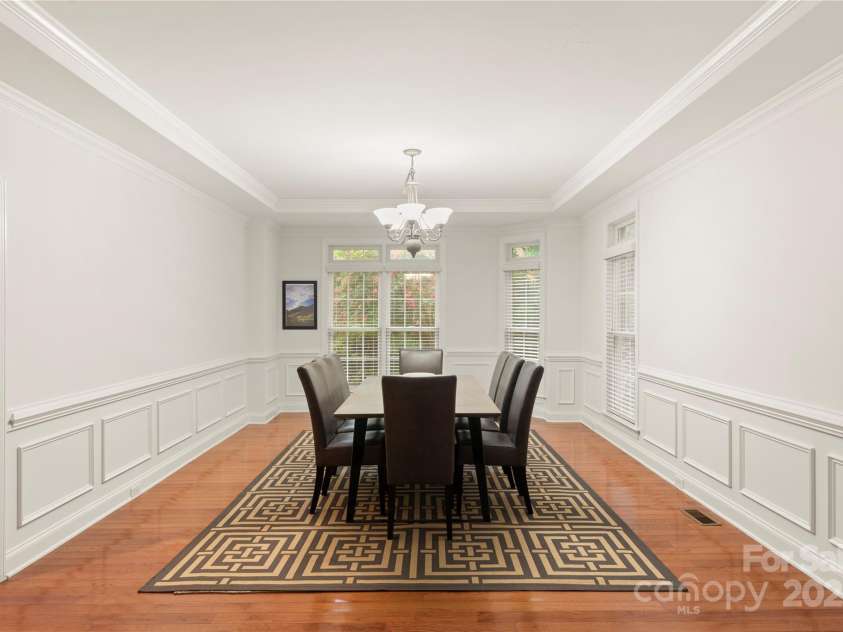 8719 Fairview Road, Charlotte, NC 28226.  MLS# CAR4237074, YatesRealty ID 16932. 