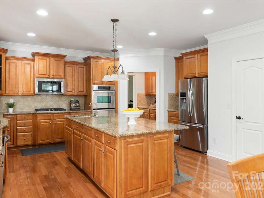 8719 Fairview Road, Charlotte, NC 28226.  MLS# CAR4237074, YatesRealty ID 16932. 