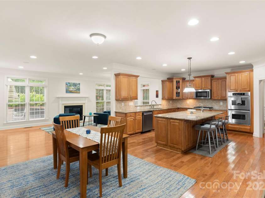 8719 Fairview Road, Charlotte, NC 28226.  MLS# CAR4237074, YatesRealty ID 16932. 