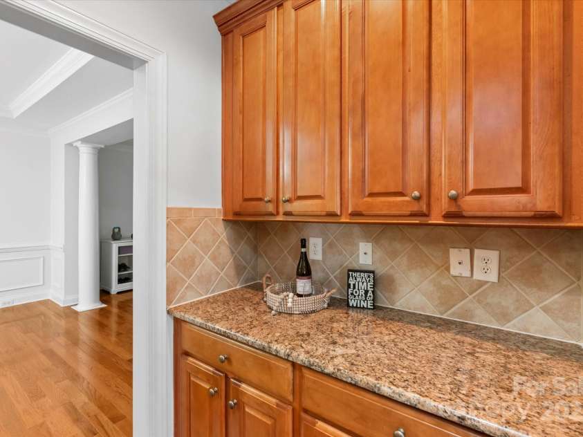 8719 Fairview Road, Charlotte, NC 28226.  MLS# CAR4237074, YatesRealty ID 16932. 