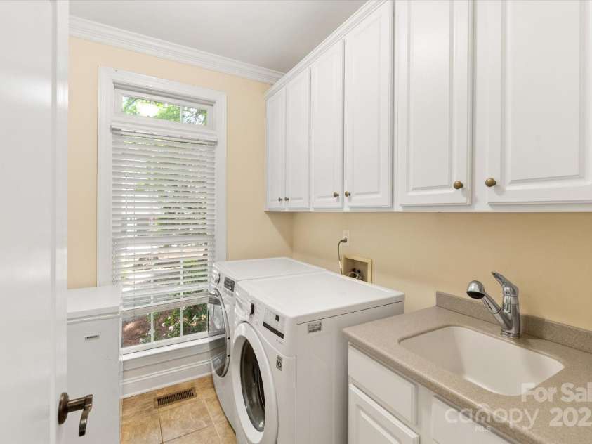 8719 Fairview Road, Charlotte, NC 28226.  MLS# CAR4237074, YatesRealty ID 16932. 