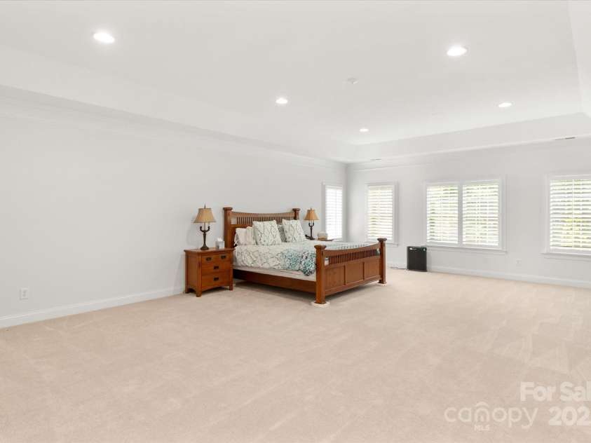 8719 Fairview Road, Charlotte, NC 28226.  MLS# CAR4237074, YatesRealty ID 16932. 