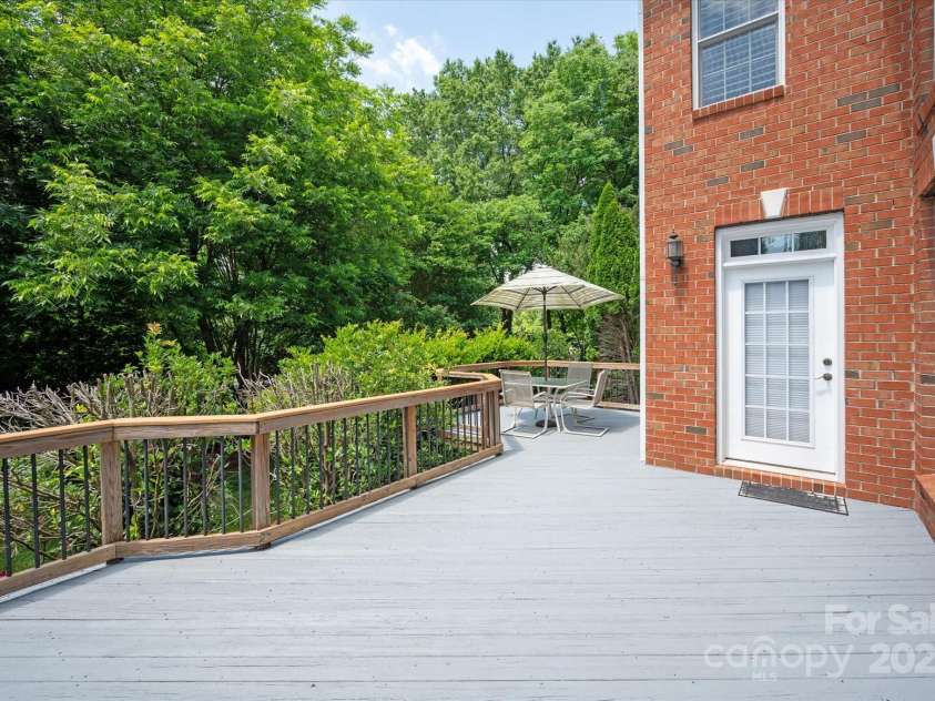 8719 Fairview Road, Charlotte, NC 28226.  MLS# CAR4237074, YatesRealty ID 16932. 