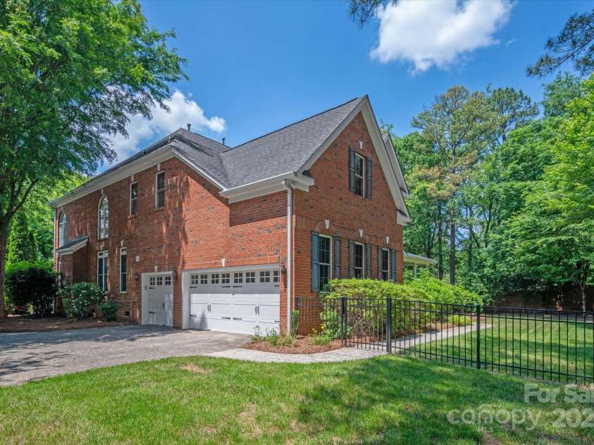 8719 Fairview Road, Charlotte, NC 28226.  MLS# CAR4237074, YatesRealty ID 16932. 
