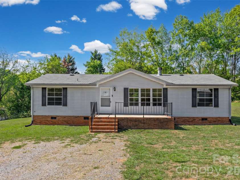 953 Bollinger Pond Drive, Clover, SC 29710.  MLS# CAR4285498, YatesRealty ID 16932. 