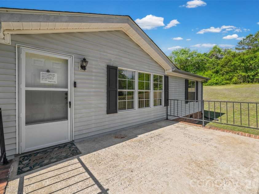 953 Bollinger Pond Drive, Clover, SC 29710.  MLS# CAR4285498, YatesRealty ID 16932. 