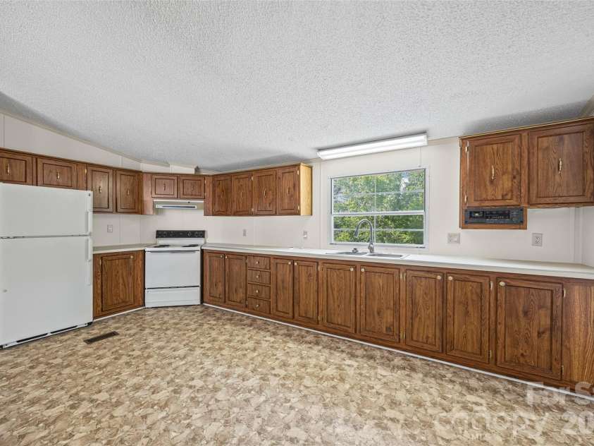 953 Bollinger Pond Drive, Clover, SC 29710.  MLS# CAR4285498, YatesRealty ID 16932. 