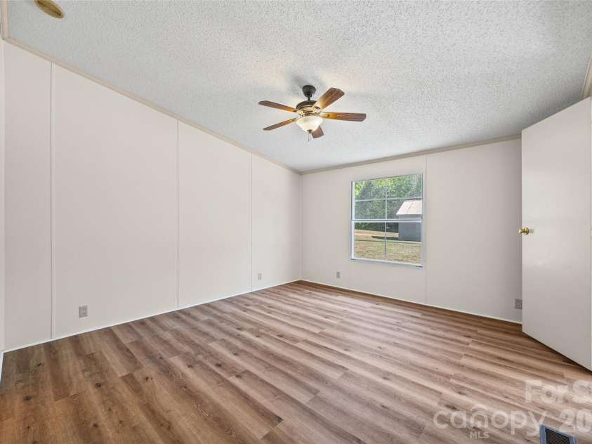953 Bollinger Pond Drive, Clover, SC 29710.  MLS# CAR4285498, YatesRealty ID 16932. 
