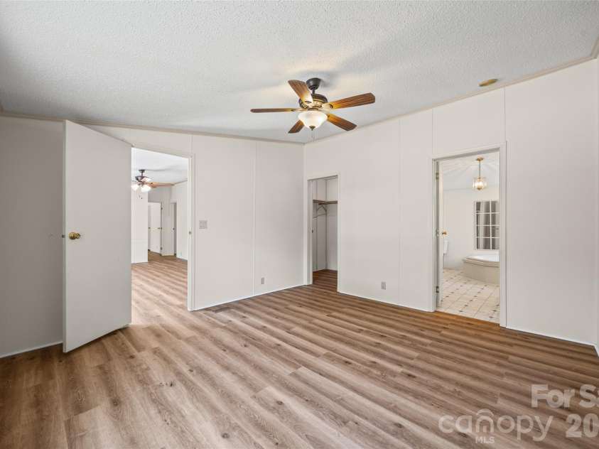 953 Bollinger Pond Drive, Clover, SC 29710.  MLS# CAR4285498, YatesRealty ID 16932. 