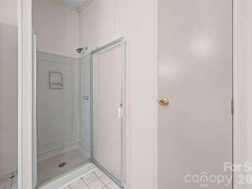 953 Bollinger Pond Drive, Clover, SC 29710.  MLS# CAR4285498, YatesRealty ID 16932. 