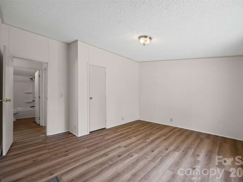 953 Bollinger Pond Drive, Clover, SC 29710.  MLS# CAR4285498, YatesRealty ID 16932. 
