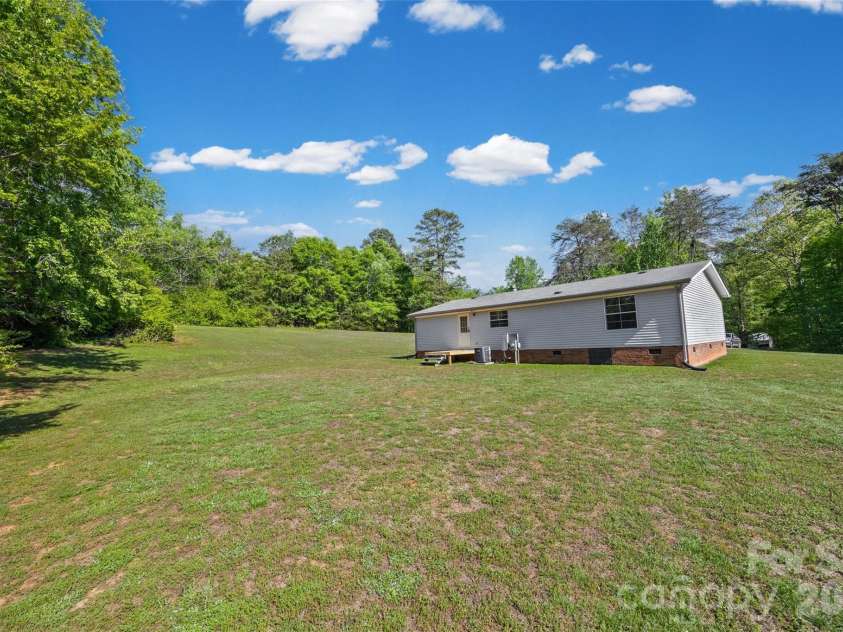 953 Bollinger Pond Drive, Clover, SC 29710.  MLS# CAR4285498, YatesRealty ID 16932. 