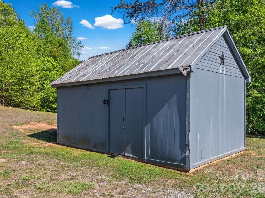 953 Bollinger Pond Drive, Clover, SC 29710.  MLS# CAR4285498, YatesRealty ID 16932. 