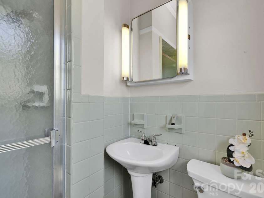 1411 Maiden Road, Maiden, NC 28650.  MLS# CAR4365271, YatesRealty ID 16933. Bedroom Suite Bathroom