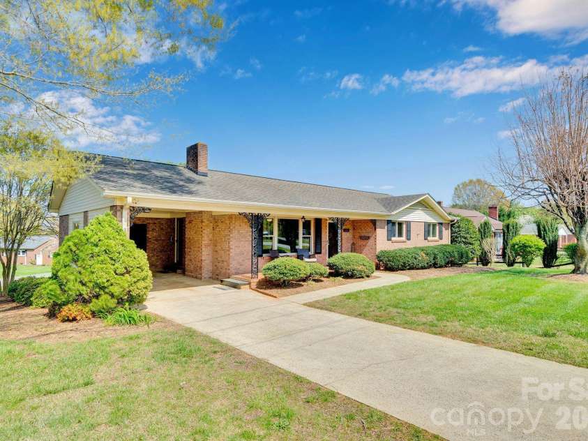 1411 Maiden Road, Maiden, NC 28650.  MLS# CAR4365271, YatesRealty ID 16933. Brick Ranch Home