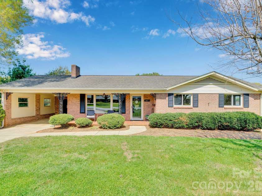 1411 Maiden Road, Maiden, NC 28650.  MLS# CAR4365271, YatesRealty ID 16933. Ranch Home on Full Finished Basement