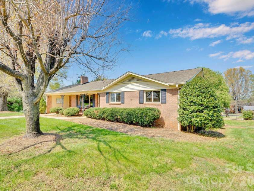 1411 Maiden Road, Maiden, NC 28650.  MLS# CAR4365271, YatesRealty ID 16933. Spacious Corner Lot