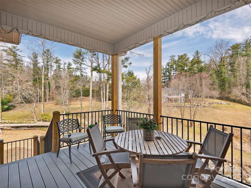 91 Beaumont Drive, Hendersonville, NC 28739.  MLS# CAR4206853, YatesRealty ID 16933. 