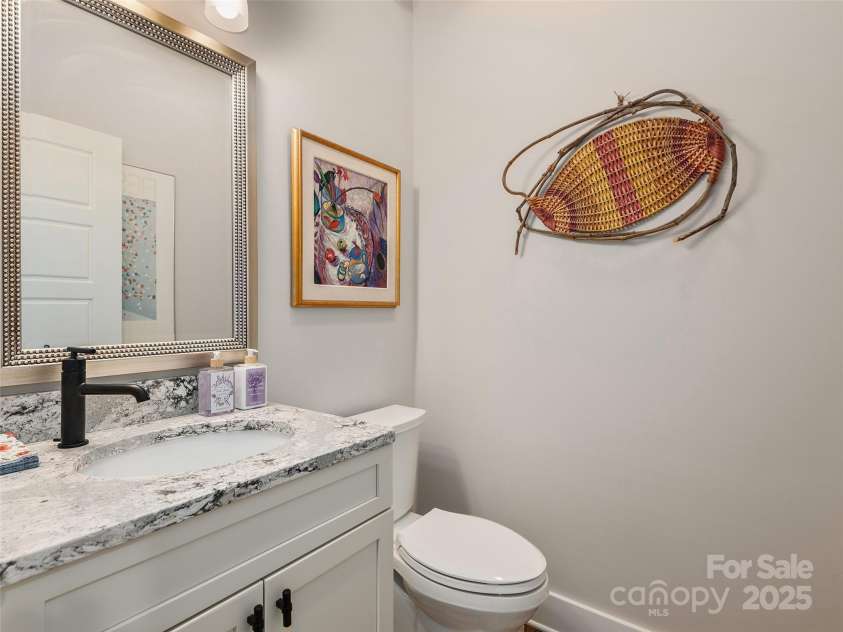 91 Beaumont Drive, Hendersonville, NC 28739.  MLS# CAR4206853, YatesRealty ID 16933. 