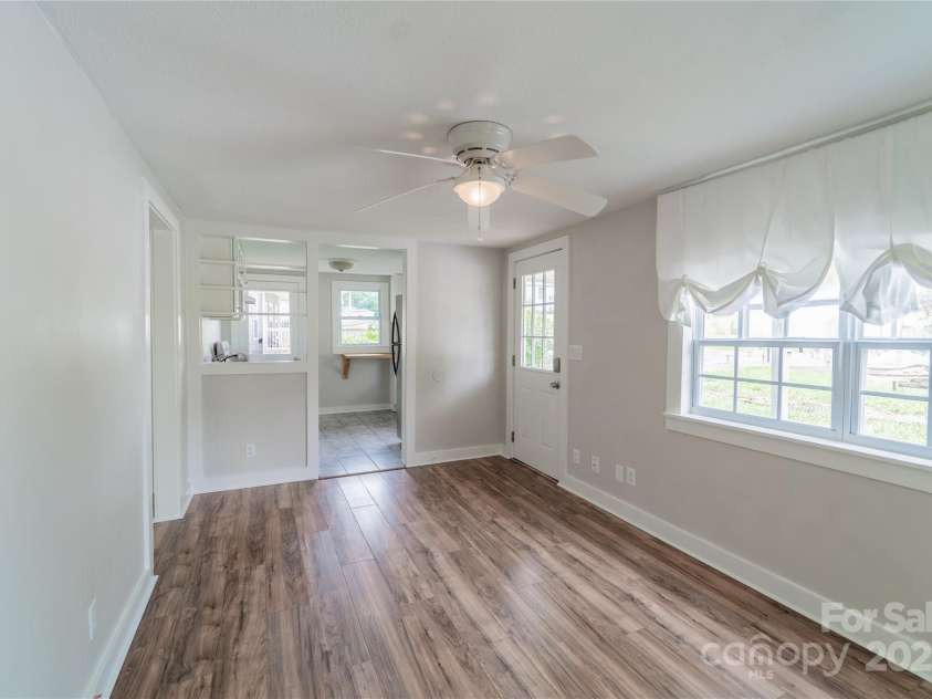 13 Park Lane Avenue, Asheville, NC 28806.  MLS# CAR4262670, YatesRealty ID 16934. 