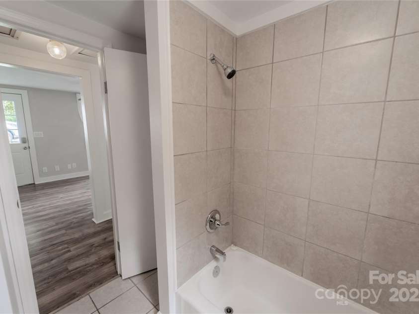 13 Park Lane Avenue, Asheville, NC 28806.  MLS# CAR4262670, YatesRealty ID 16934. 