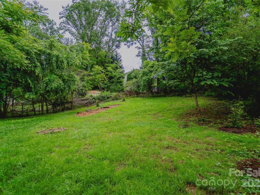 13 Park Lane Avenue, Asheville, NC 28806.  MLS# CAR4262670, YatesRealty ID 16934. Space for entertaining, relaxing, or pets!