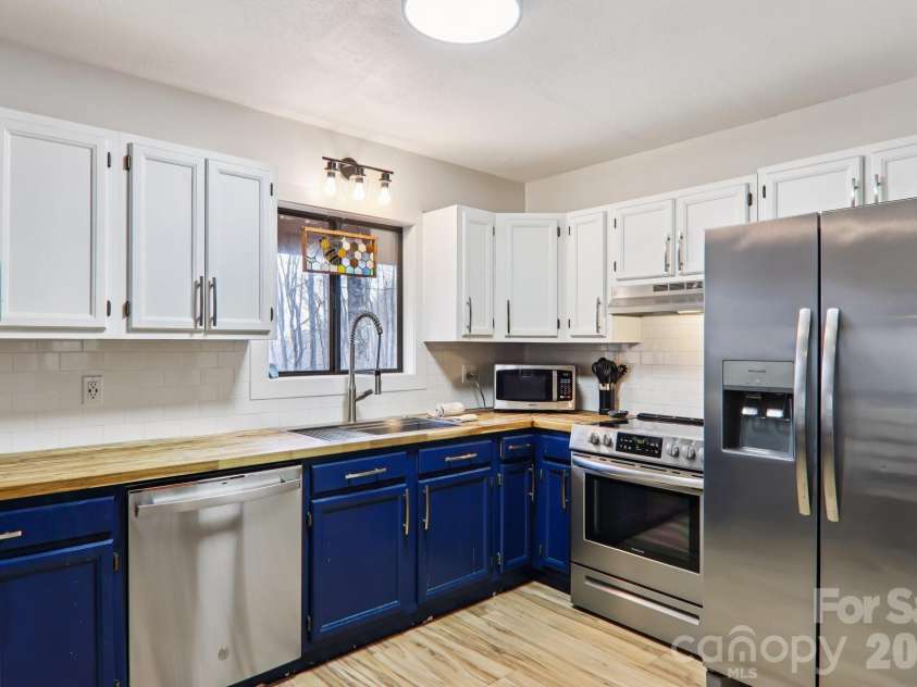33 Fernbrook Road, Maggie Valley, NC 28751.  MLS# CAR4355332, YatesRealty ID 16934. 