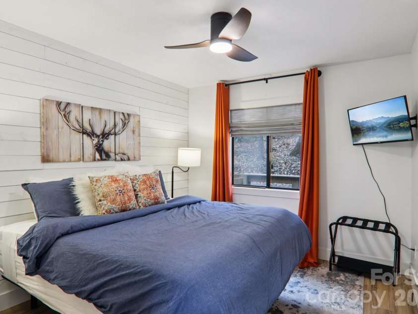 33 Fernbrook Road, Maggie Valley, NC 28751.  MLS# CAR4355332, YatesRealty ID 16934. 