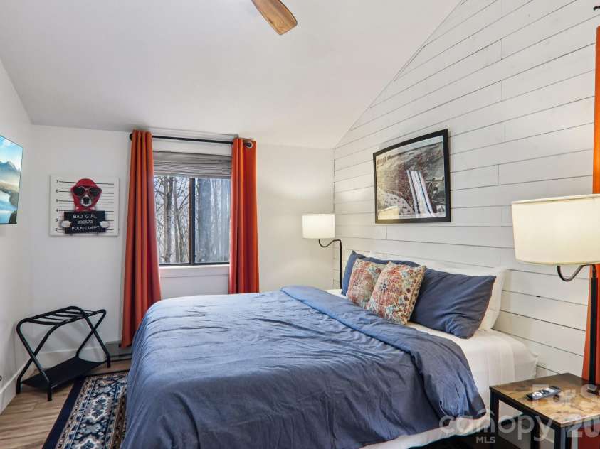 33 Fernbrook Road, Maggie Valley, NC 28751.  MLS# CAR4355332, YatesRealty ID 16934. 