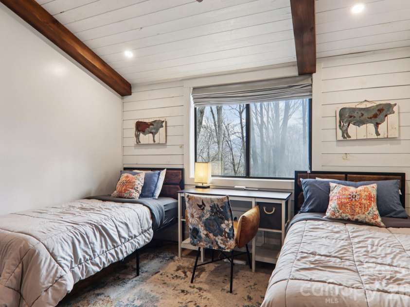 33 Fernbrook Road, Maggie Valley, NC 28751.  MLS# CAR4355332, YatesRealty ID 16934. 