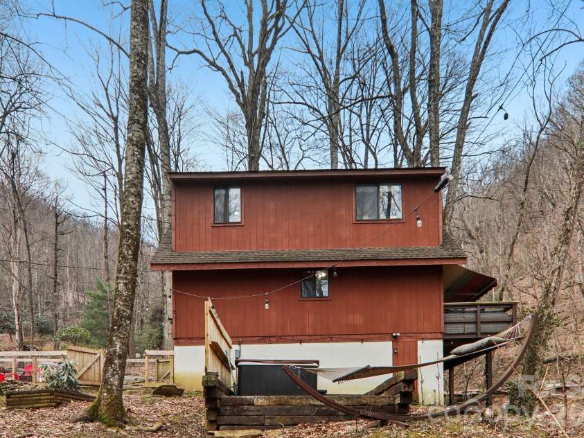 33 Fernbrook Road, Maggie Valley, NC 28751.  MLS# CAR4355332, YatesRealty ID 16934. 