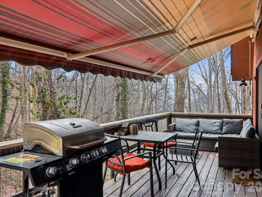 33 Fernbrook Road, Maggie Valley, NC 28751.  MLS# CAR4355332, YatesRealty ID 16934. 