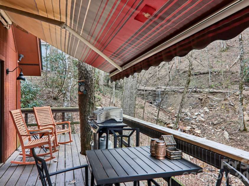33 Fernbrook Road, Maggie Valley, NC 28751.  MLS# CAR4355332, YatesRealty ID 16934. 