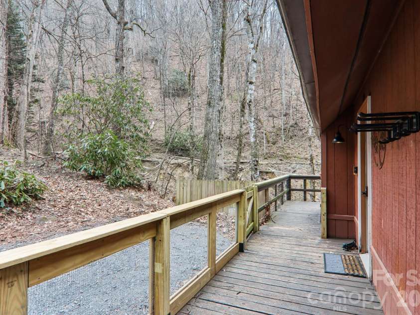 33 Fernbrook Road, Maggie Valley, NC 28751.  MLS# CAR4355332, YatesRealty ID 16934. 