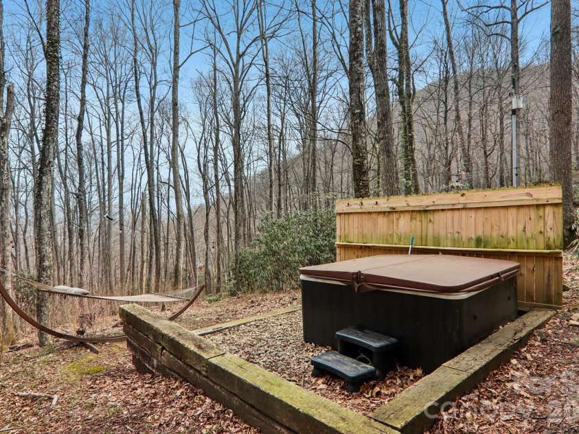 33 Fernbrook Road, Maggie Valley, NC 28751.  MLS# CAR4355332, YatesRealty ID 16934. 