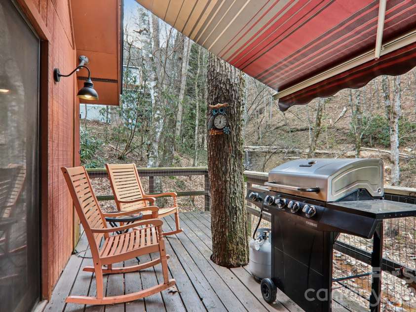 33 Fernbrook Road, Maggie Valley, NC 28751.  MLS# CAR4355332, YatesRealty ID 16934. 