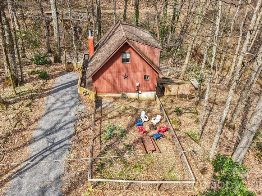 33 Fernbrook Road, Maggie Valley, NC 28751.  MLS# CAR4355332, YatesRealty ID 16934. 
