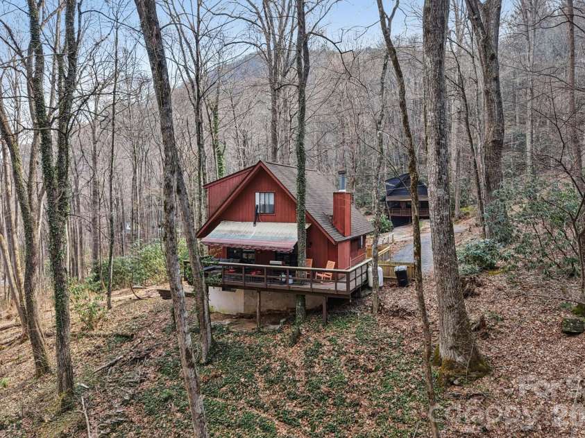 33 Fernbrook Road, Maggie Valley, NC 28751.  MLS# CAR4355332, YatesRealty ID 16934. 