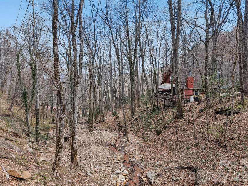 33 Fernbrook Road, Maggie Valley, NC 28751.  MLS# CAR4355332, YatesRealty ID 16934. 