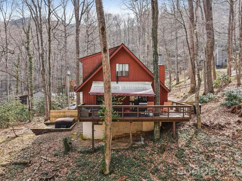 33 Fernbrook Road, Maggie Valley, NC 28751.  MLS# CAR4355332, YatesRealty ID 16934. 
