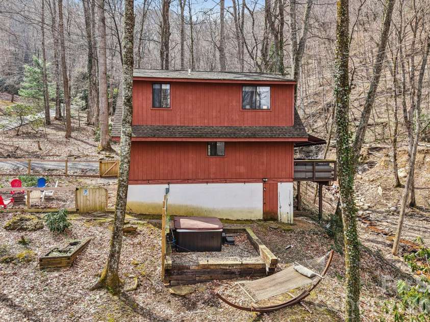 33 Fernbrook Road, Maggie Valley, NC 28751.  MLS# CAR4355332, YatesRealty ID 16934. 