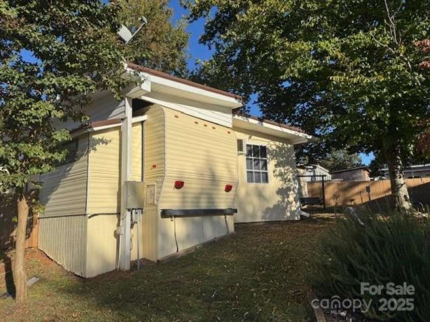 314 Lake Tillery Trail, Mount Gilead, NC 27306.  MLS# CAR4316223, YatesRealty ID 16935. 